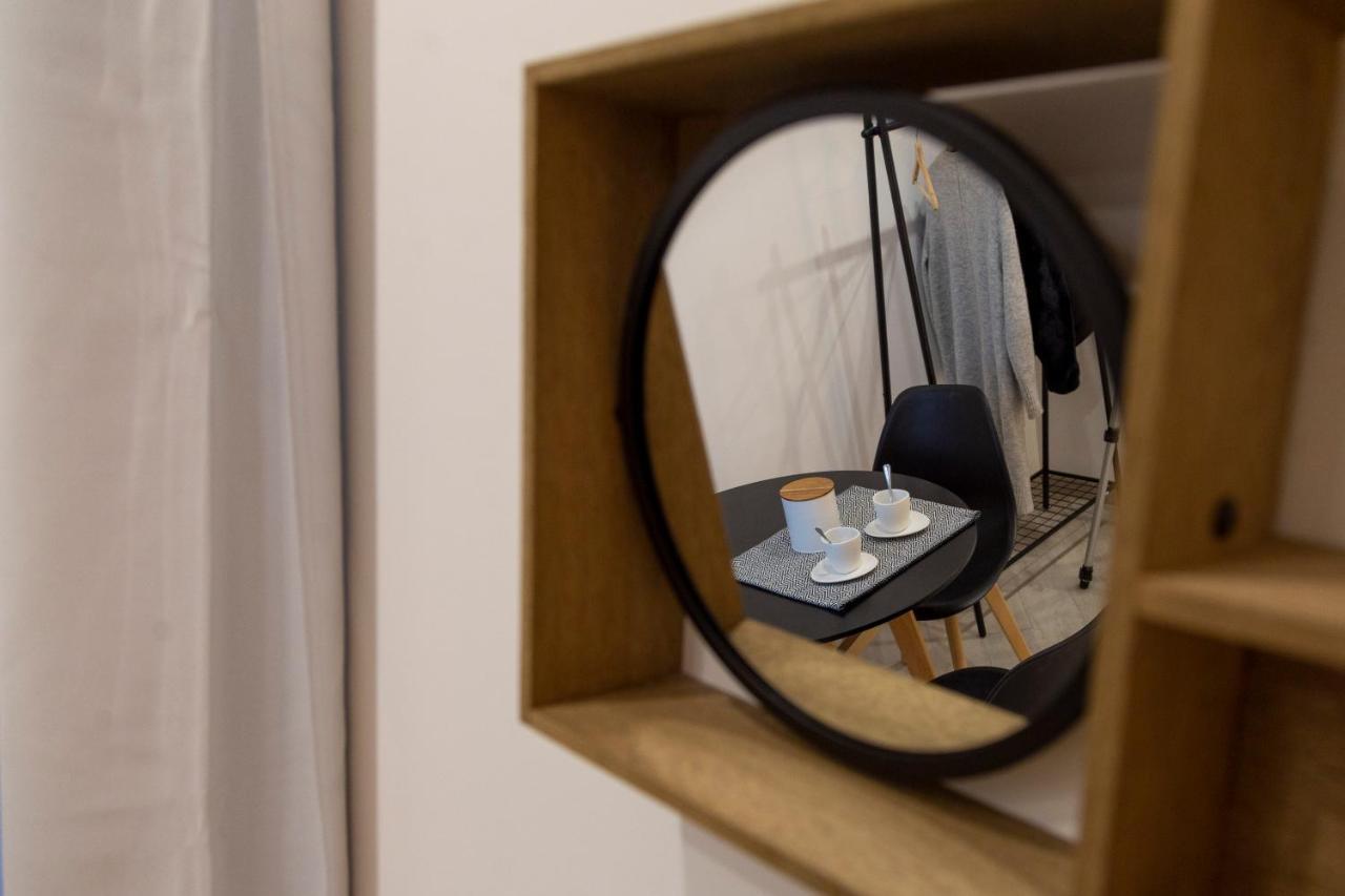Cool And Stylish City Apartment - Wifi Triëst Buitenkant foto